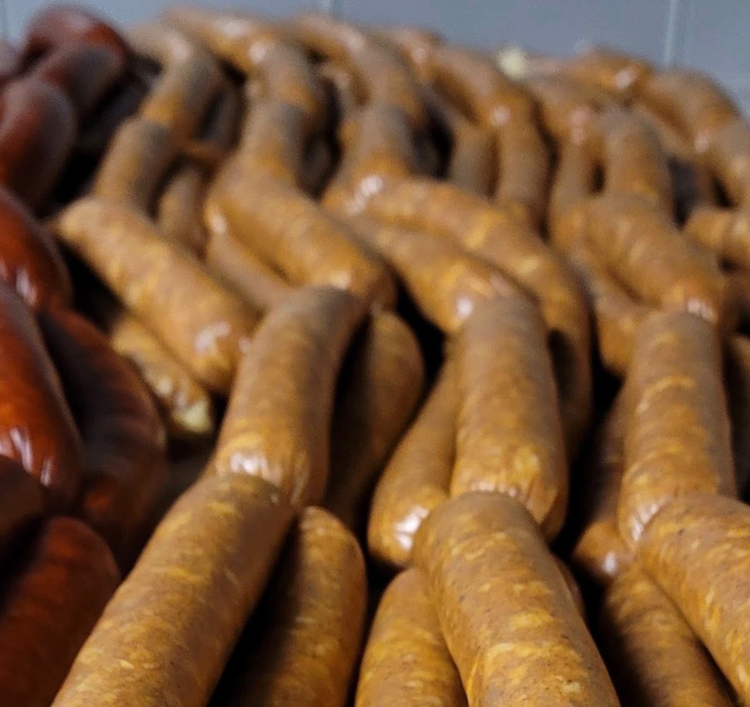 A heap of browned chicken sausage links